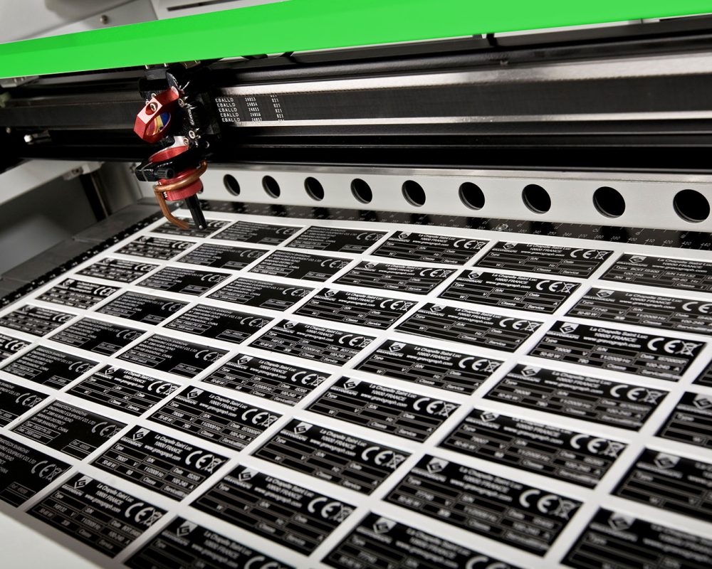 maquina-laser-ls100ex-grabado-etiquetas.img