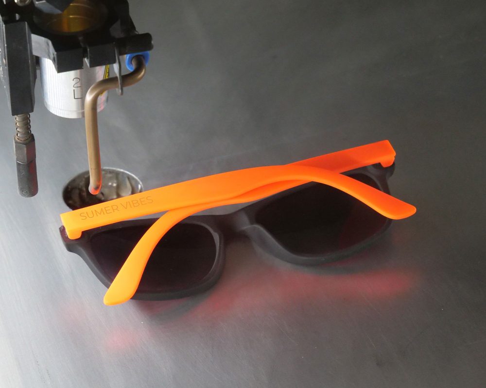 maquina-laser-ls900-edge-marcado-gafas-sol.img