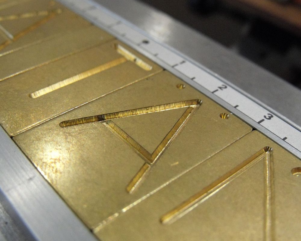 maquina-manual-im3-grabado-letras-caracteres.img