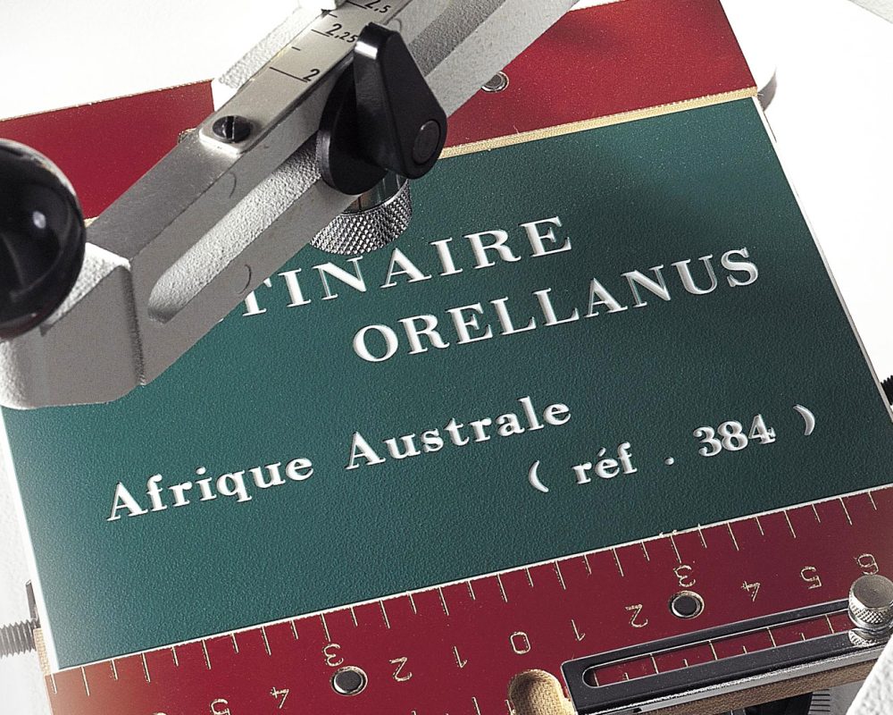 maquina-manual-im3-grabado-placa-3.img