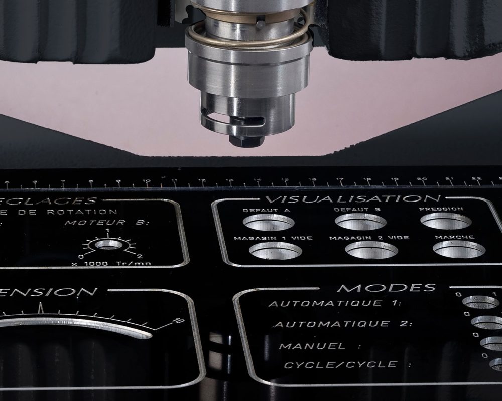 maquina-mecanica-is400-grabado-panel.img