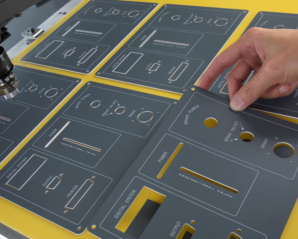 maquina-mecanica-isx000-grabado-panel.img