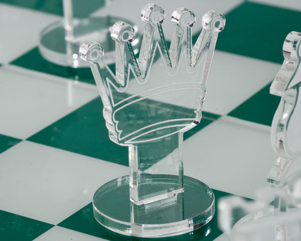 material-acrilico-corte-laser-piezas-ajedrez.img