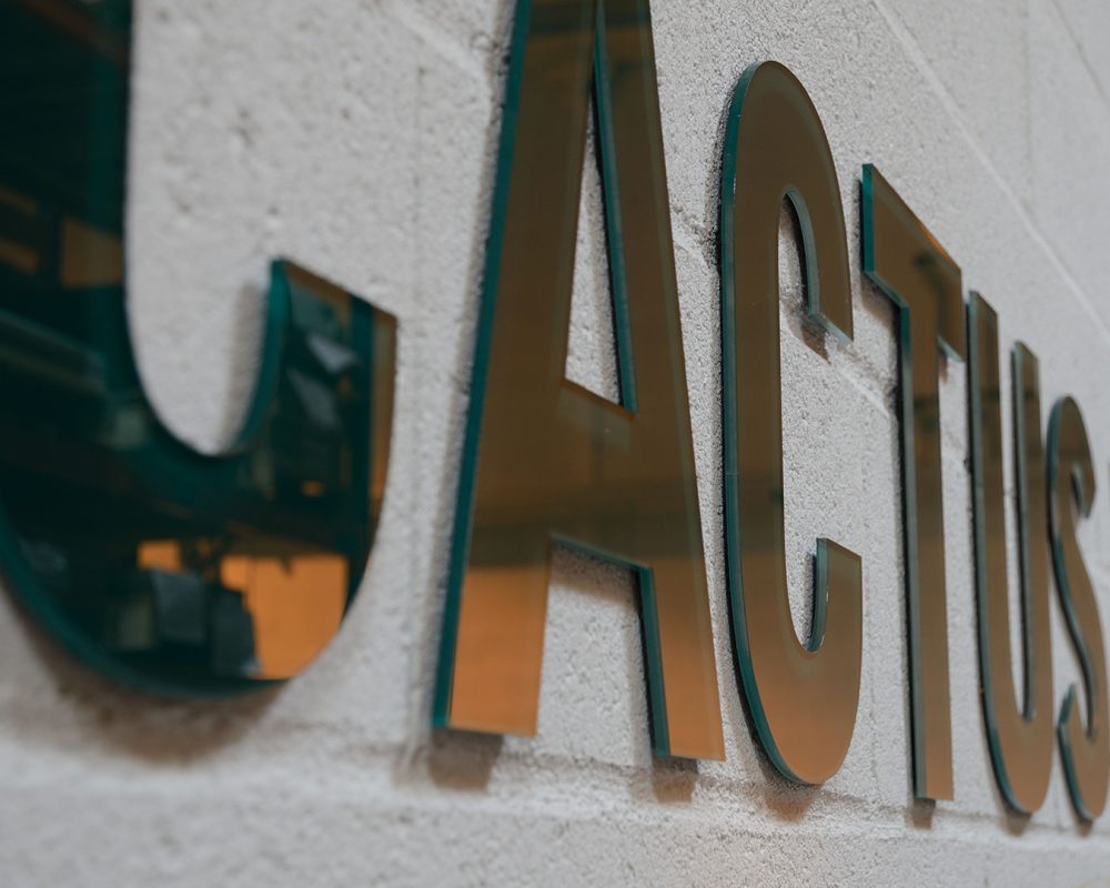 material-acrilico-corte-laser-rotulo-negro.img