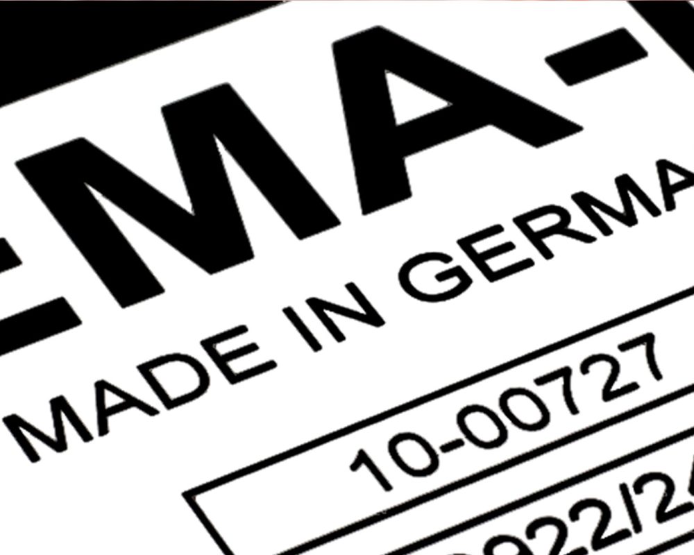 material-grabado-alucast-etiqueta-blanco-negro