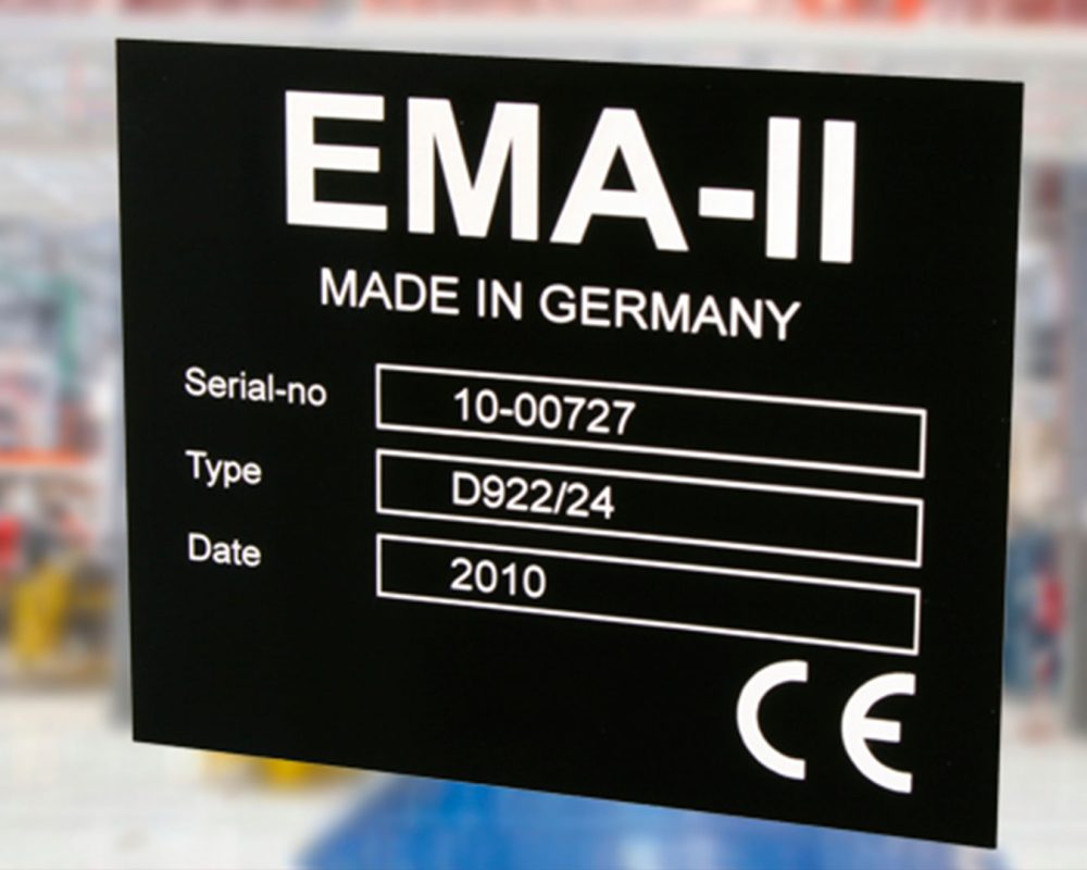 material-grabado-alucast-etiqueta-negro-blanco