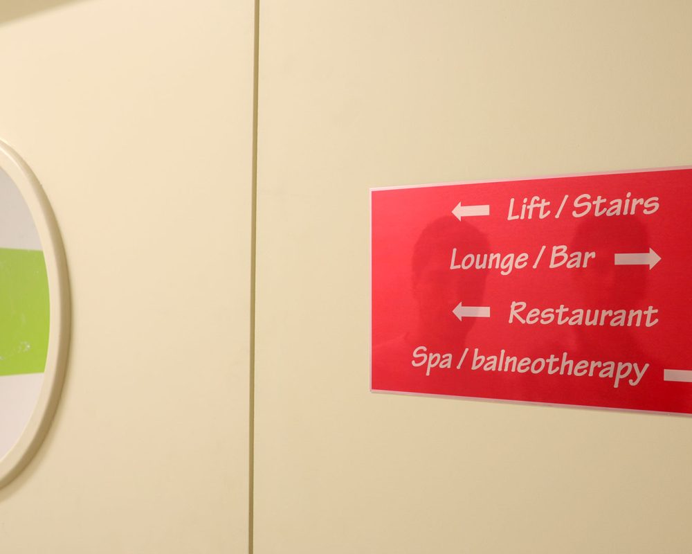 material-grabado-colored-aluminium-rotulo-direcciones.img