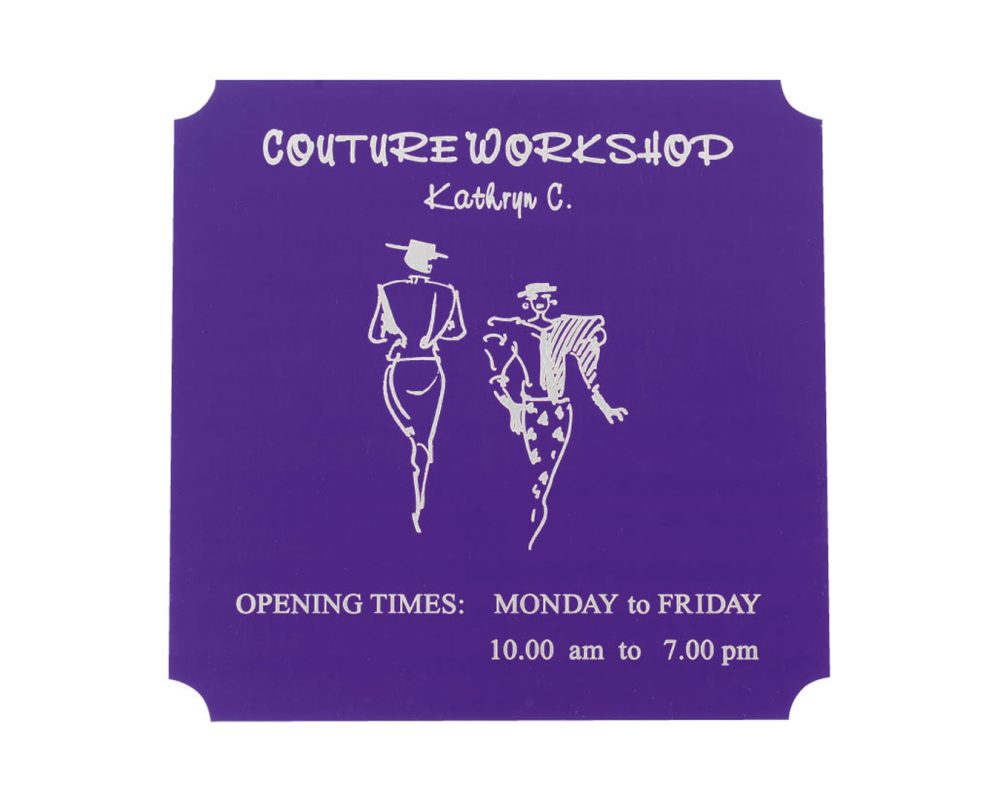 material-grabado-colored-aluminium-rotulo-obra-teatro.img