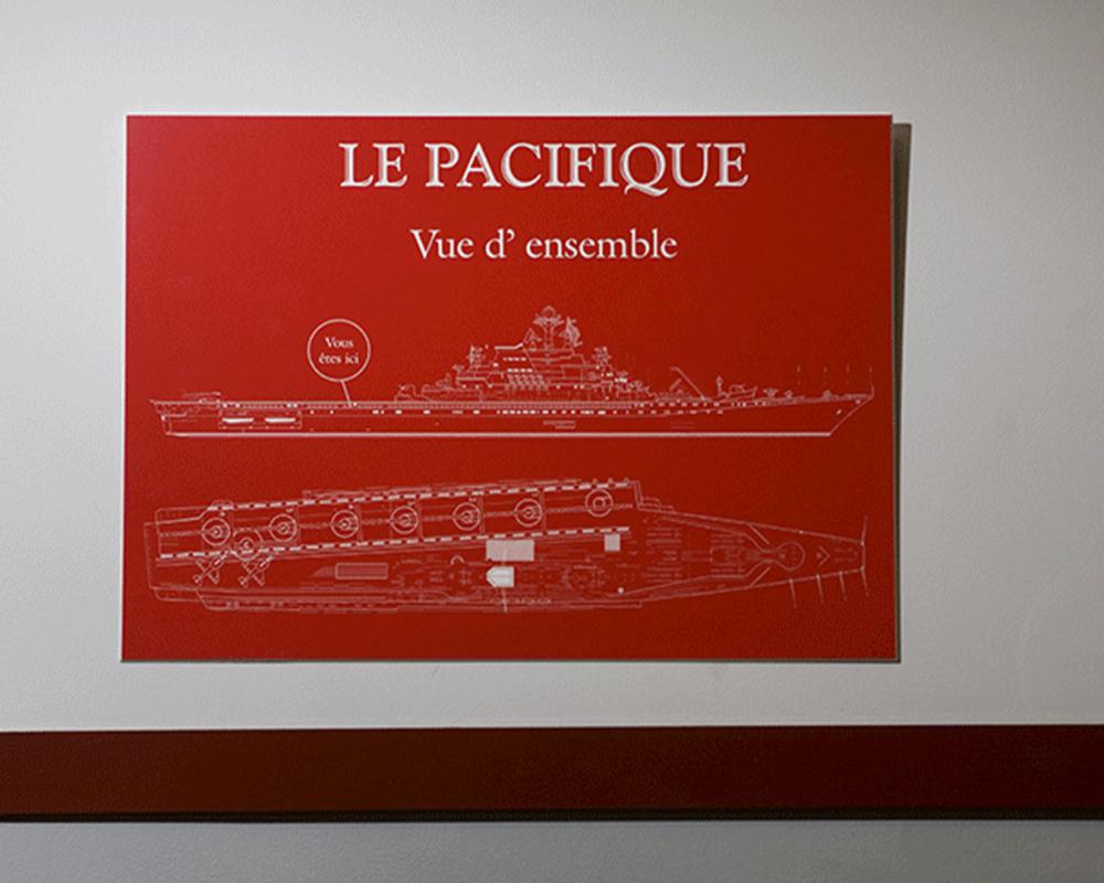 material-grabado-colored-aluminium-rotulo-rojo.img