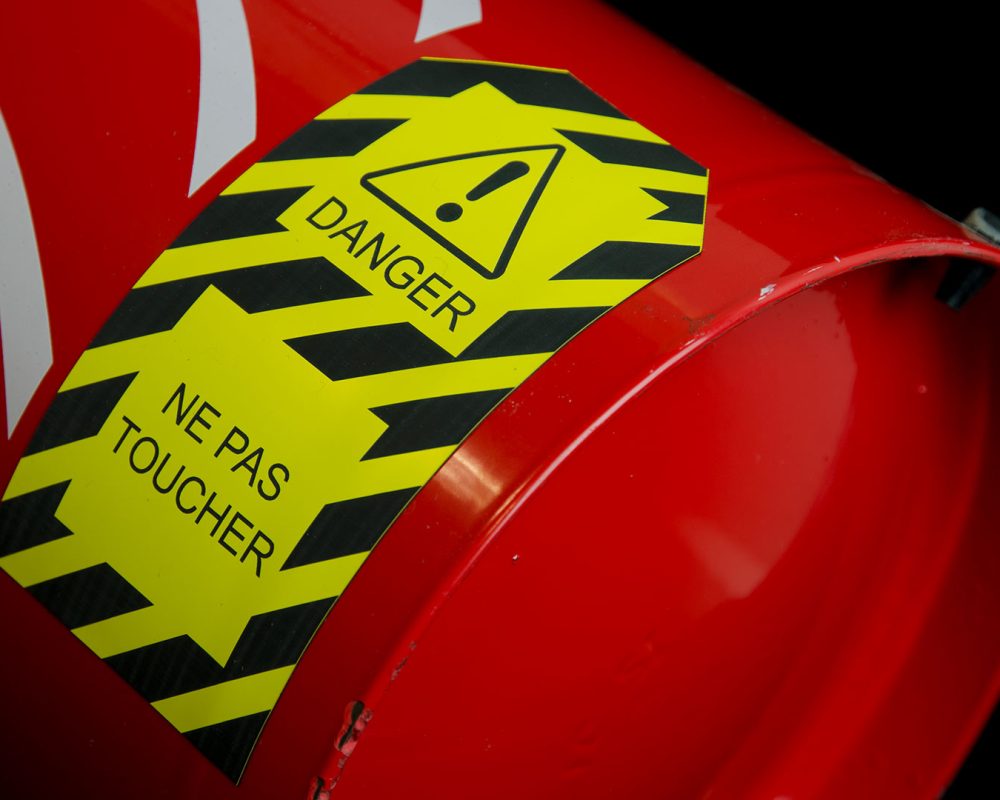 material-grabado-flexilase-etiqueta-peligro-plastico.img