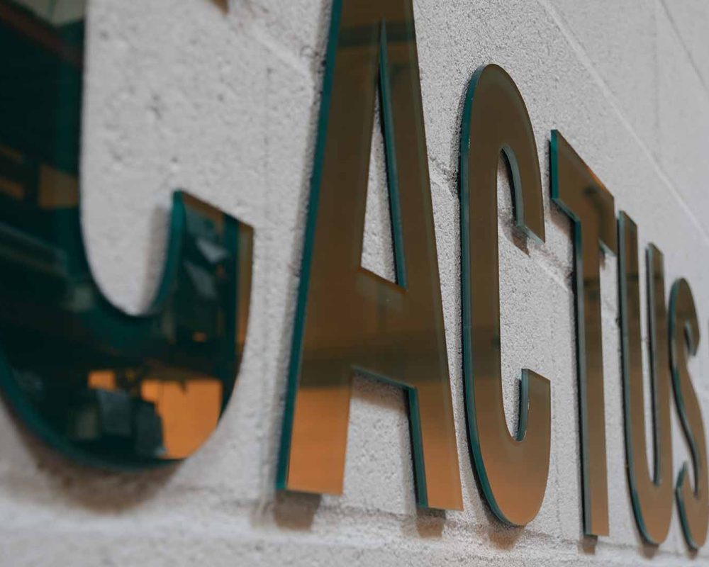 material-grabado-gravoglas-1-senalizacion-cactus.img