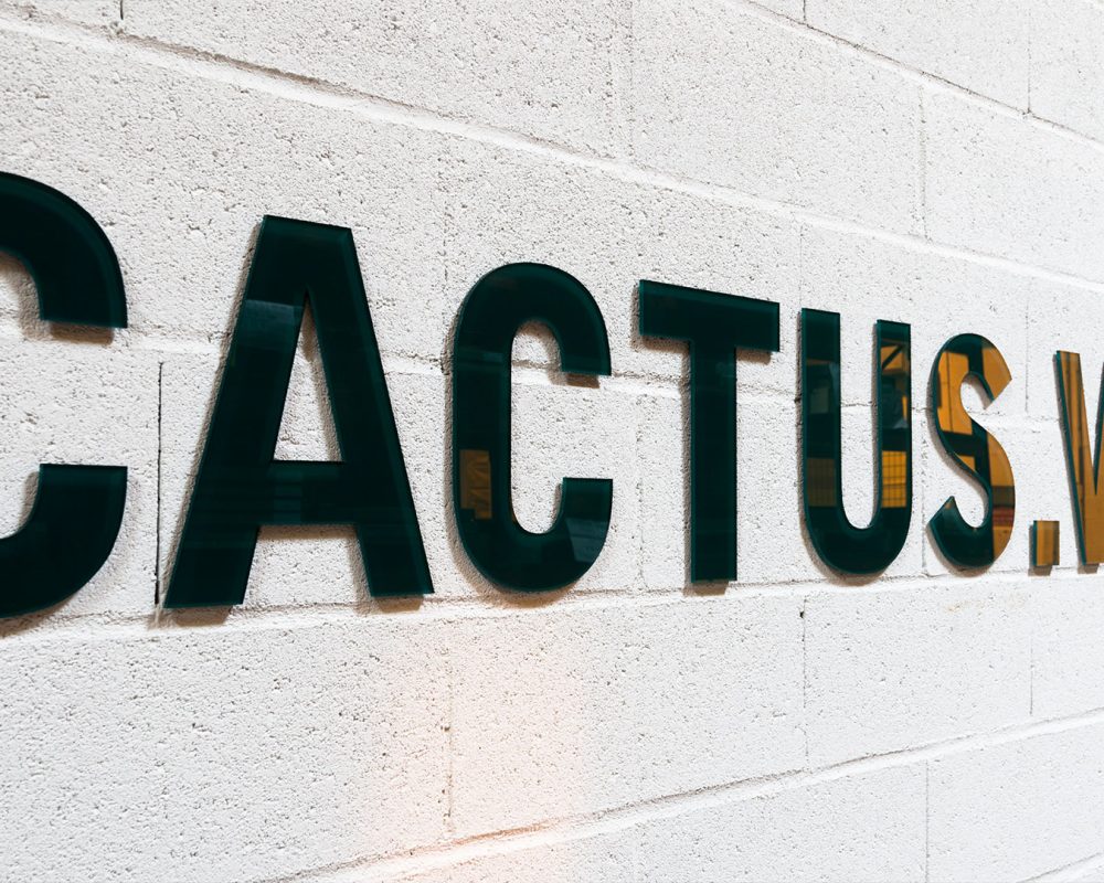 material-grabado-gravoglas-1-senalizacion-rotulo-empresa-plastico.img