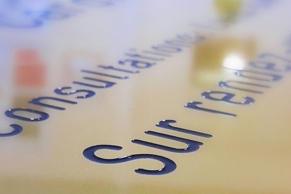 material-grabado-gravometall-rotulo-puerta-senalizacion.img