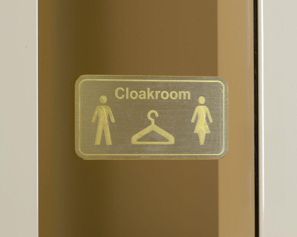 material-grabado-gravometall-rotulo-vestidor.img