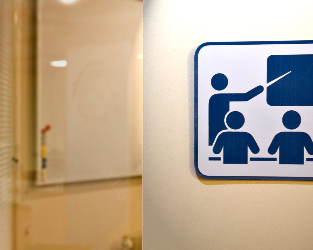 material-grabado-gravoply-1-rotulo-aula-clase.img