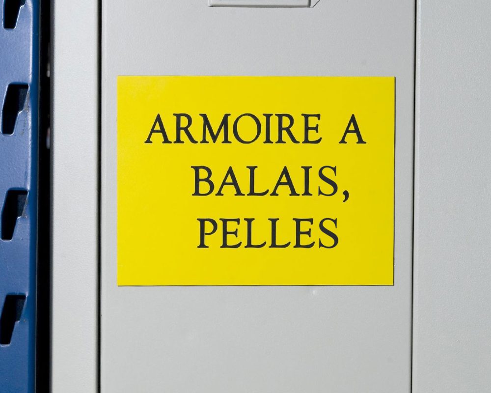 material-grabado-gravostrat-senalizacion-interior.img