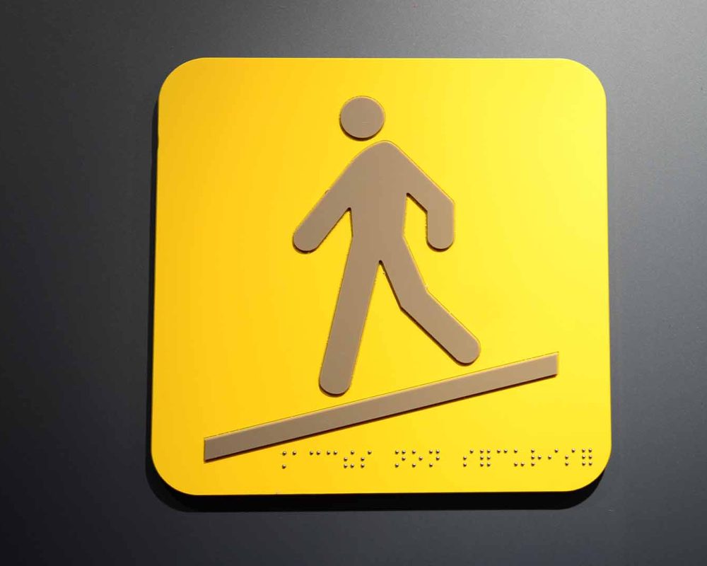 material-grabado-gravotac-rotulo-cuesta-braille.img