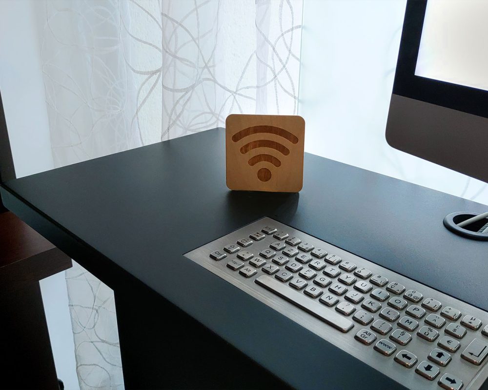 material-grabado-laser-wood-rotulo-despacho-wifi.img