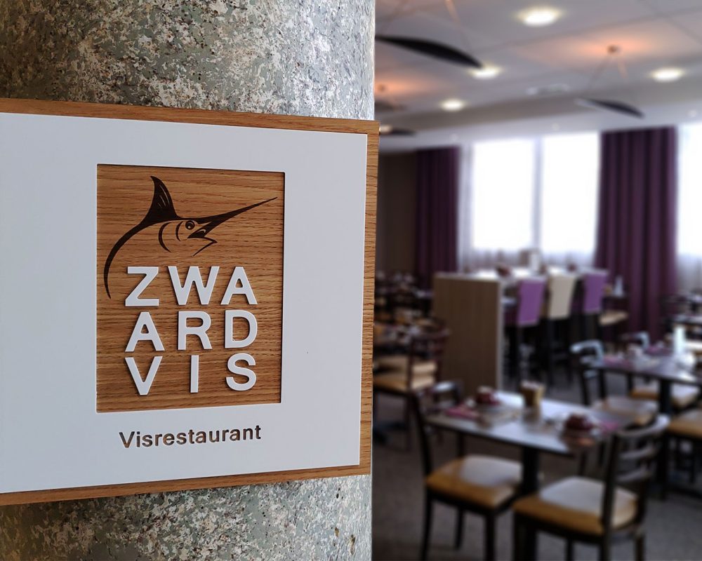 material-grabado-laser-wood-rotulo-restaurante.img