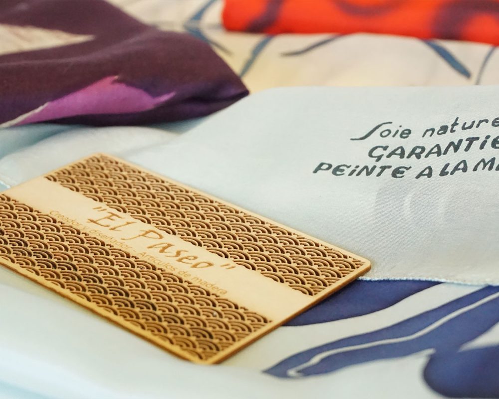 material-madera-corte-laser-tarjeta-visita.img