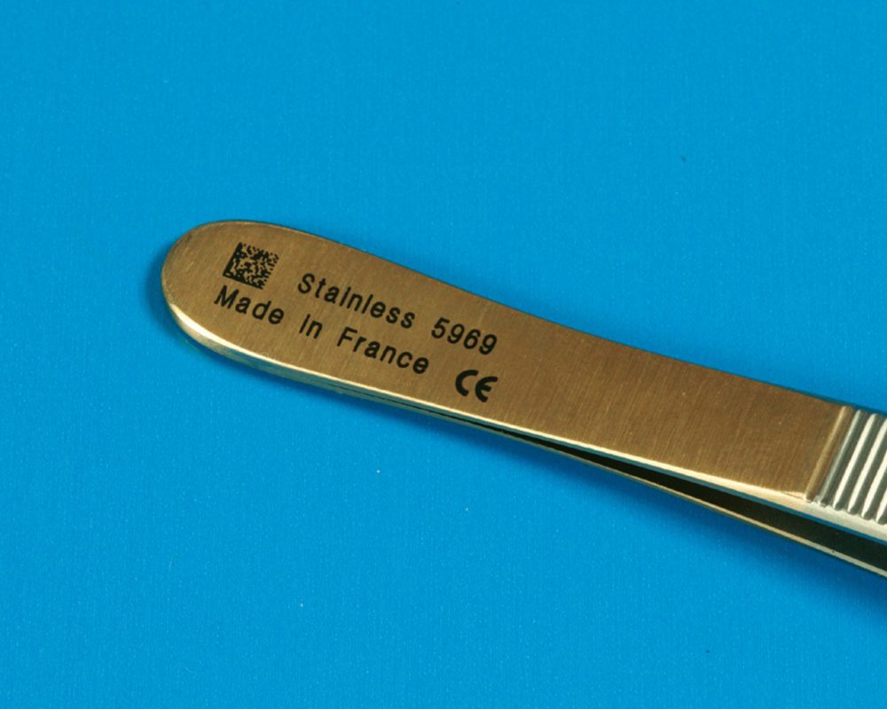 material-metal-grabado-herramienta-sanitaria.img