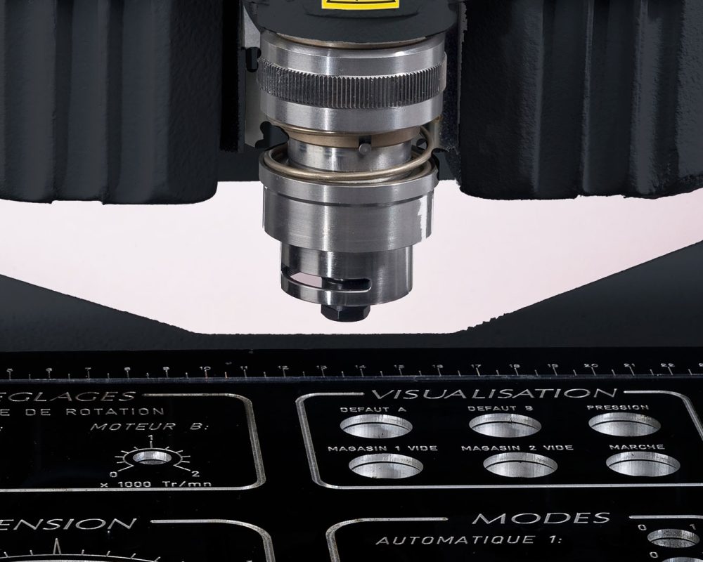 material-metal-grabado-mecanico.img