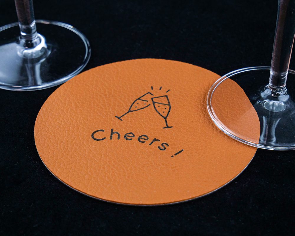 material-piel-imitacion-grabado-posavasos.img