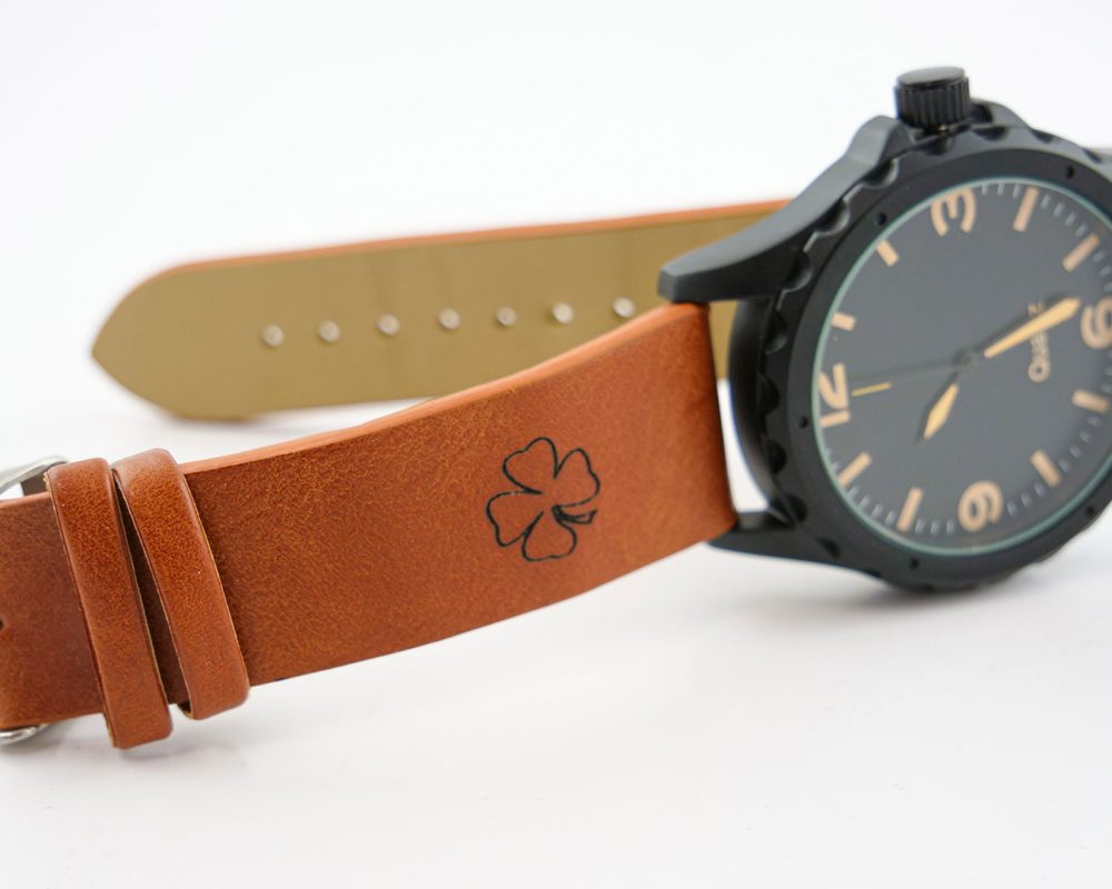 material-piel-imitacion-grabado-reloj.img