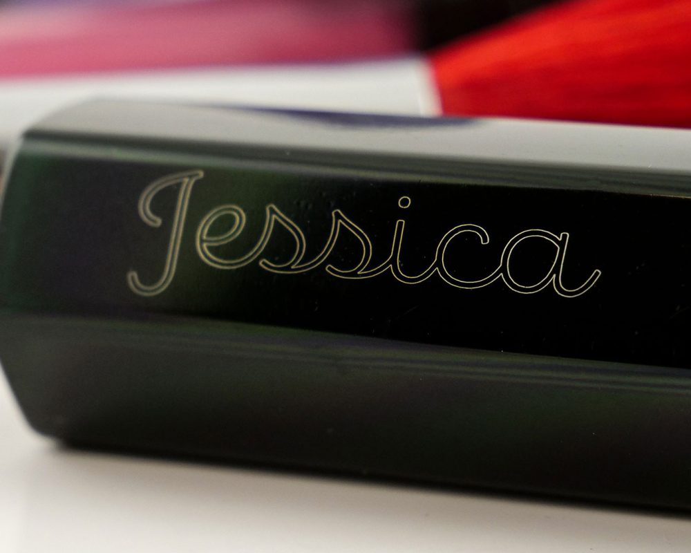 material-plastico-grabado-labial-pintalabios.img