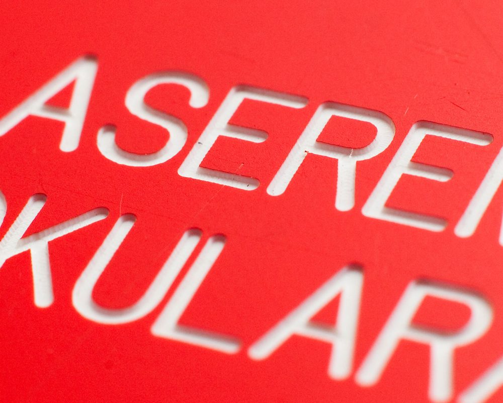 material-plastico-grabado-letras.img