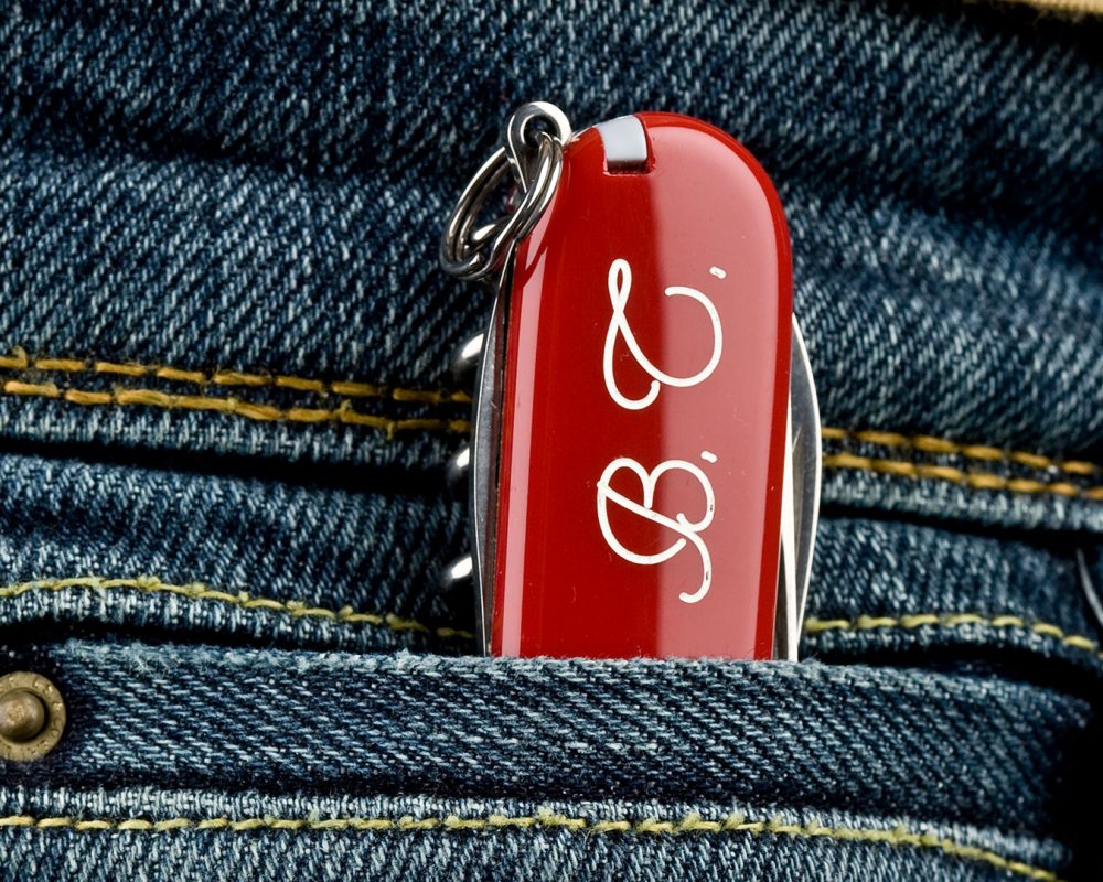 material-plastico-grabado-navaja.img