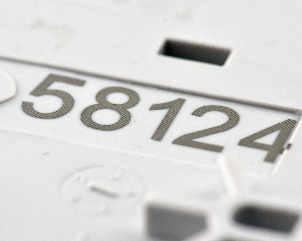 material-plastico-grabado-numeros-2.img