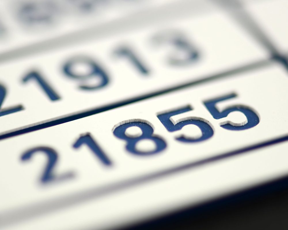 material-plastico-grabado-numeros.img