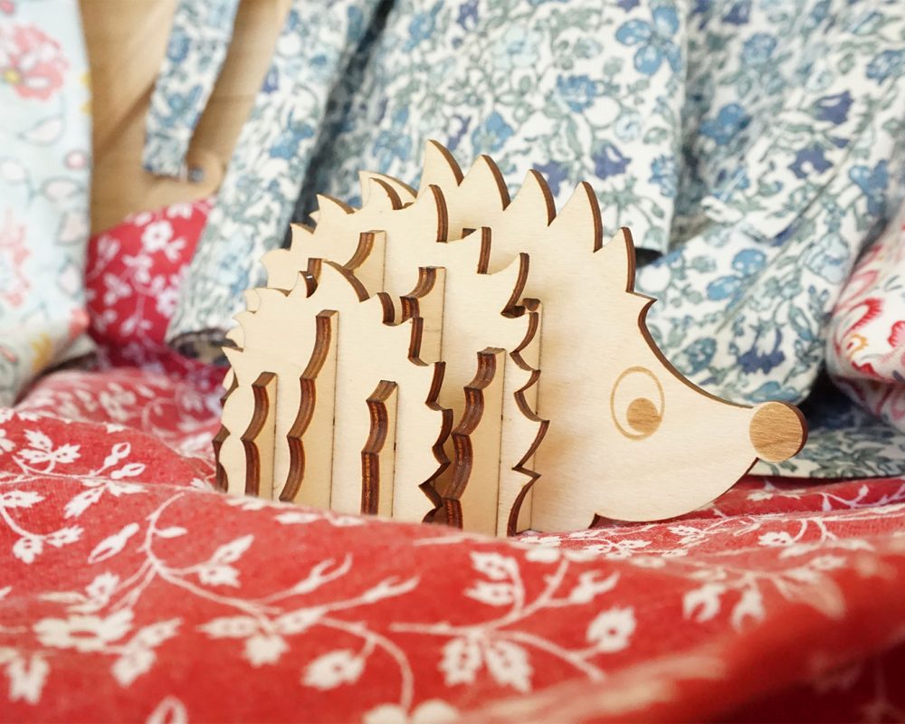 sector-creatividad-artesania-manualidades-diy-grabado-erizo-madera.img