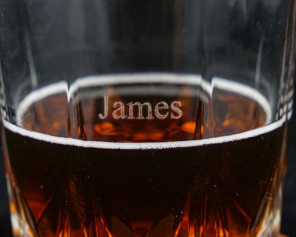 sector-personalizacion-botellas-vino-licores-grabado-vaso.img