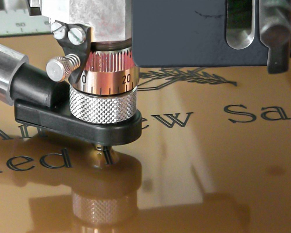 sector-personalizacion-funerario-grabado-placa-funeraria.img