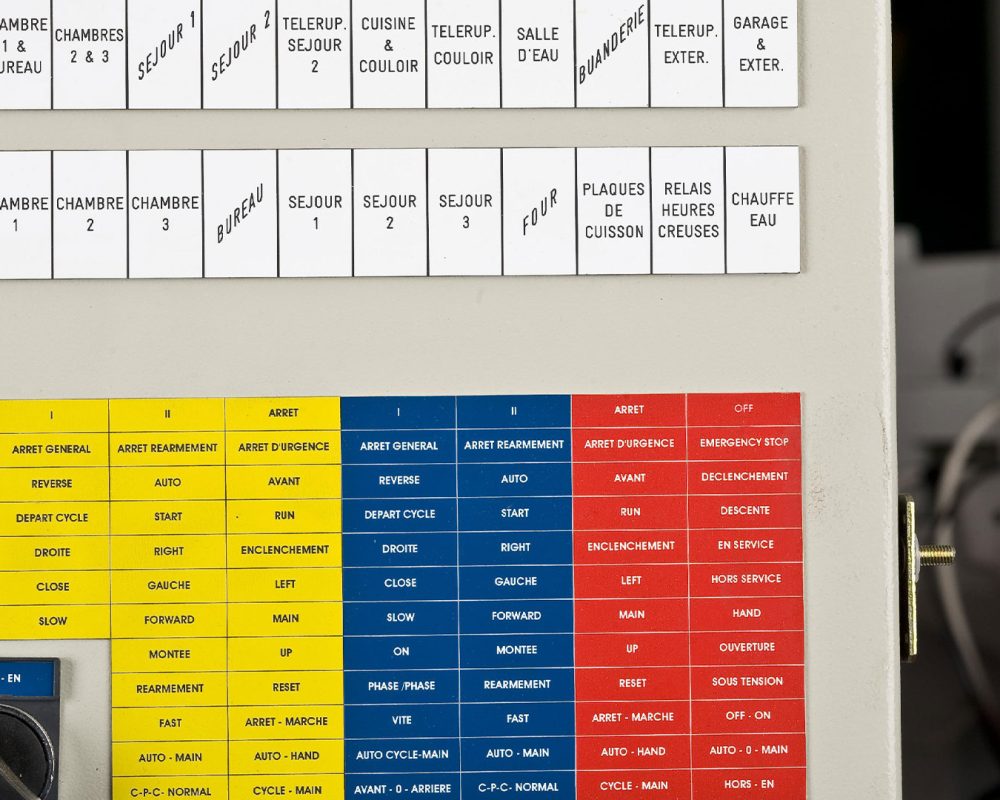 sector-senalizacion-electrica-etiquetas-identificacion.img