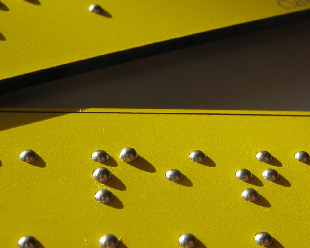 sector-senalizacion-rotulacion-accesible-braille-rotulo-bolas.img