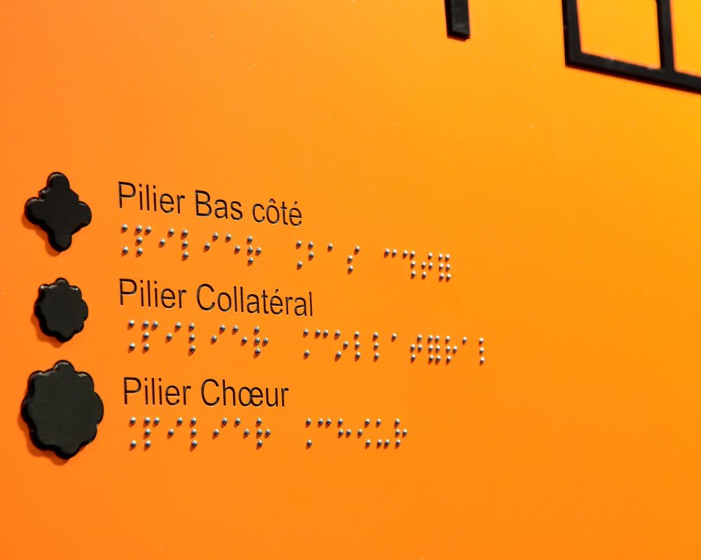 sector-senalizacion-rotulacion-accesible-braille-rotulo-catedral.img